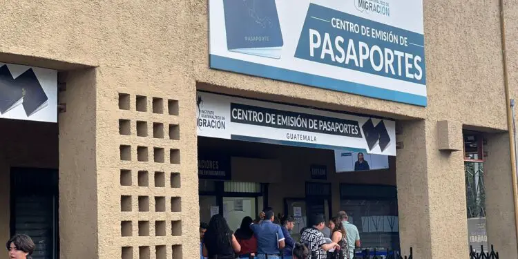Migración asegura abastecimiento de pasaportes: inversión millonaria en marcha