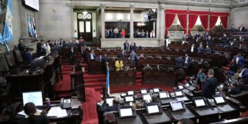 diputados-aumento-sueldo-sesion-suspendida-guatemala-2025