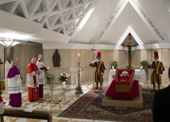 primeras fotos del féretro del Papa Francisco