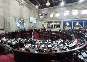Diputados de Guatemala mantienen aumento salarial