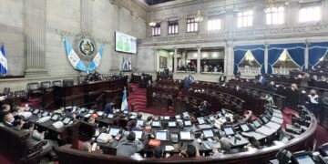 Diputados de Guatemala mantienen aumento salarial